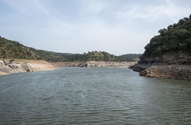 El río Tajo a su paso por el Parque Nacional de Monfragüe en Extremadura España