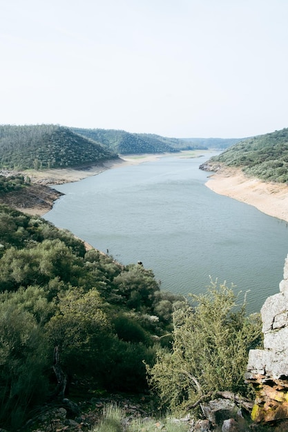 El río Tajo a su paso por el Parque Nacional de Monfragüe en Extremadura España