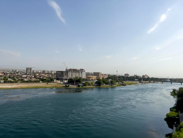 El río turquesa de Khujand