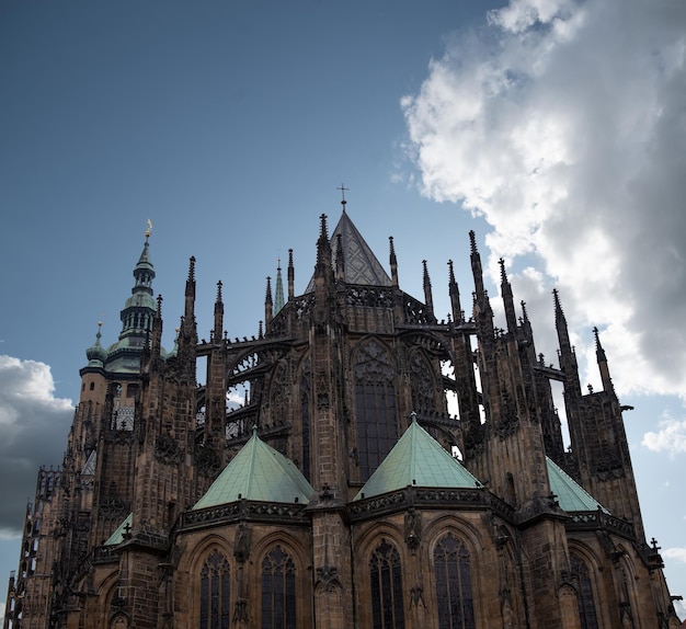 Río Vltava y Catedral de San Vito en Praga