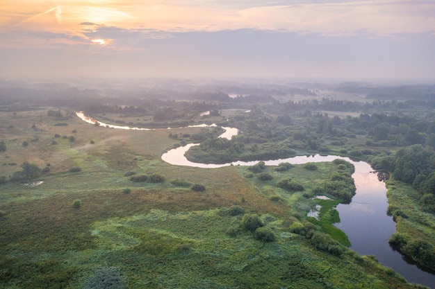 El río West Biarezina en el bosque de Naliboki