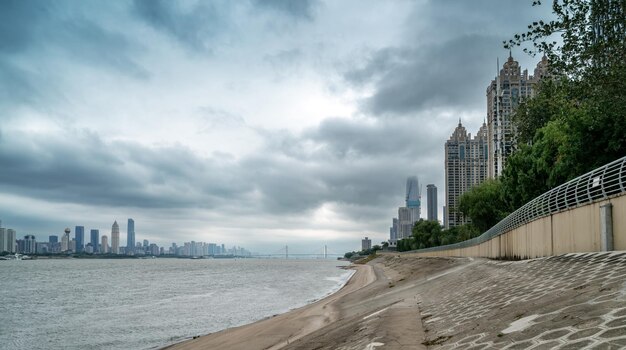 Foto río yangtze y rascacielos wuhan china