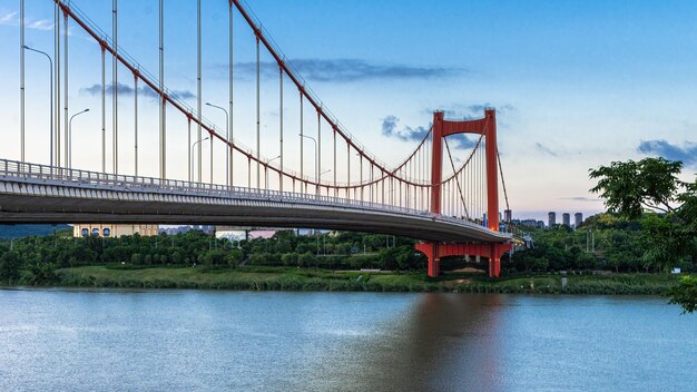 Foto el río yongjiang y el puente de liangqing