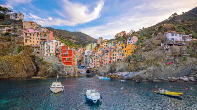 Foto riomaggiore, a primeira cidade da cique terre, na liguria, itália