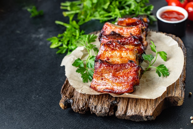 Rippen Fleischstücke auf dem Knochen und Schmalz Fett gegrillte BBQ-Sauce zweiten Gang