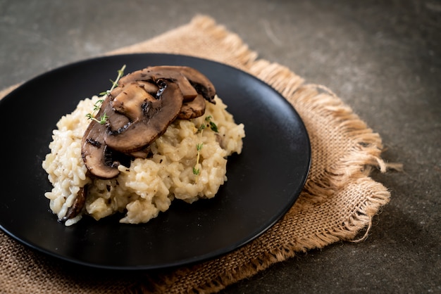 Risoto com cogumelos e queijo