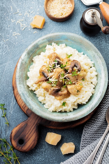 Risoto com frango e cogumelos