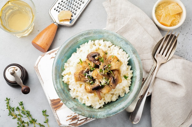 Risoto com frango e cogumelos