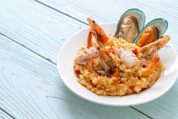 Risoto com frutos do mar e tomate