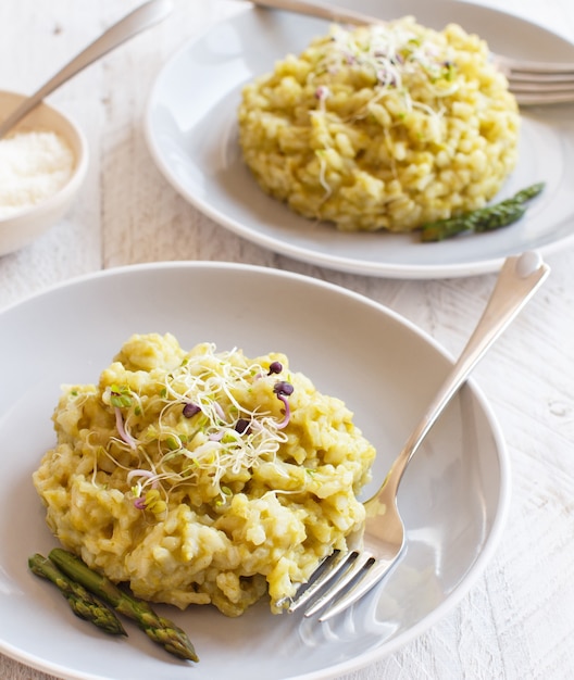 Risoto de espargos com parmesão e taleggio