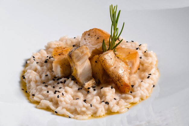 Risoto delicioso com filé de frango