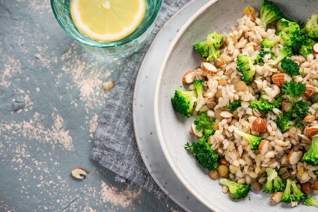 Risotto con Brócoli y Risotto de Almendras hecho de Groat