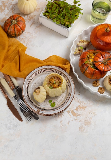 Risotto de calabaza fresca de otoño Vegano saludable Vegetariano comiendo comida de confort Vista superior