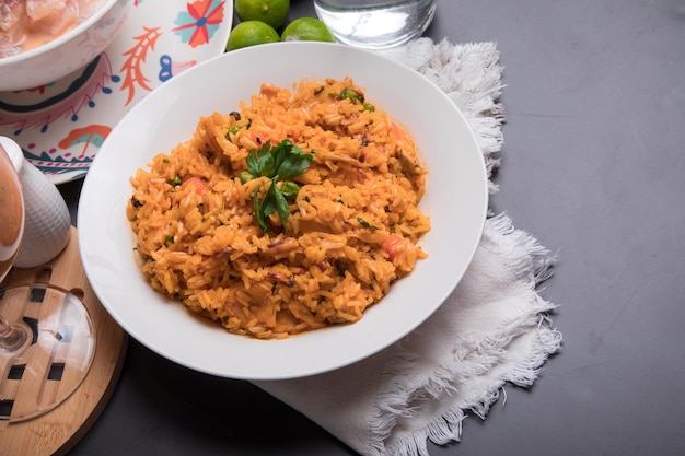 Risotto Ceviche mit Meeresfrüchten Verschiedene Speisen Teller Peru traditioneller Hausmannskost-Buffettisch