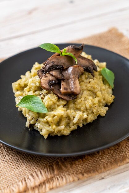 Risotto de Champiñones con Pesto y Queso