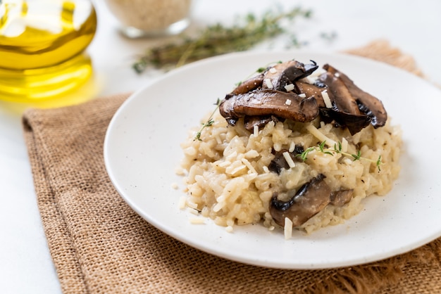 Risotto com cogumelos e queijo