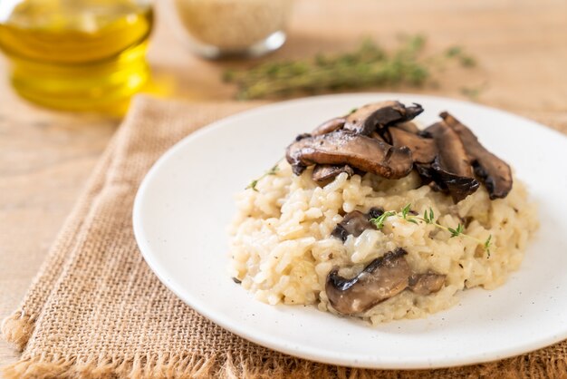 Risotto com cogumelos e queijo