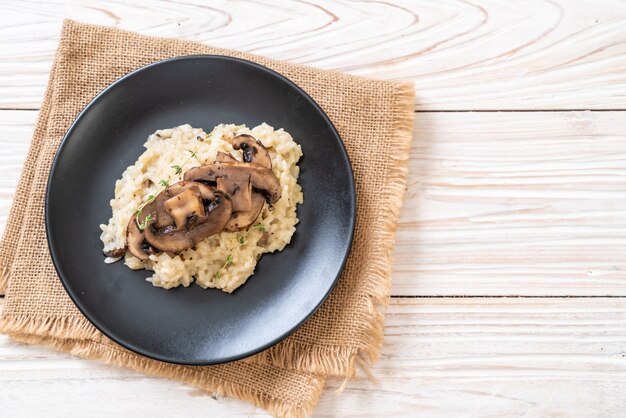 Risotto com cogumelos e queijo