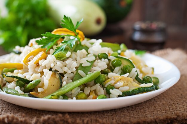 Risotto con espárragos, calabacín y guisantes