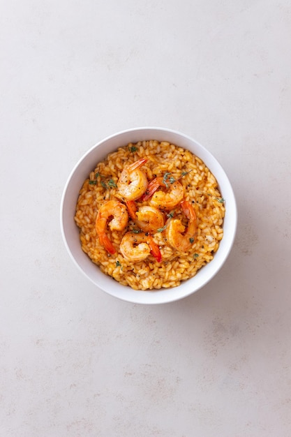 Risotto con gambas tomates y tomillo comida italiana