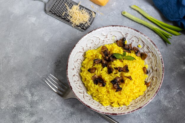 Risotto italiano con champiñones y parmesano