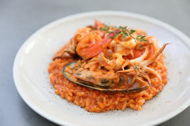 Risotto de mariscos con camarones mejillones y calamares