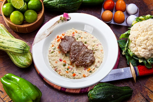 Risotto mit gebratenem Fleisch