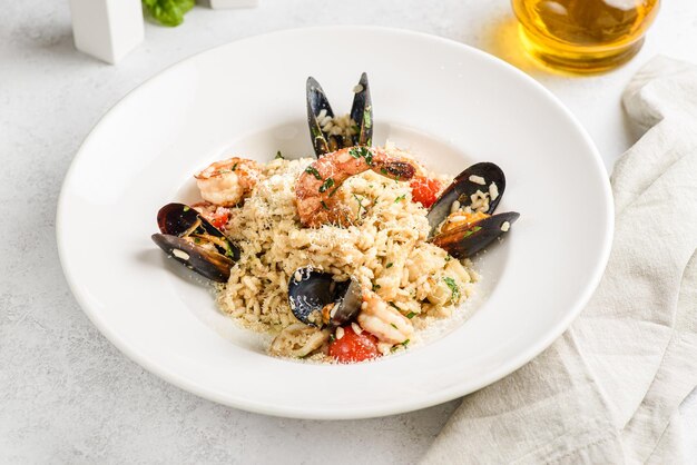 Risotto mit Meeresfrüchten und Sahnesauce