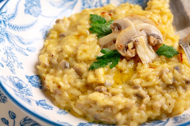 Risotto mit Pilzen und Safran