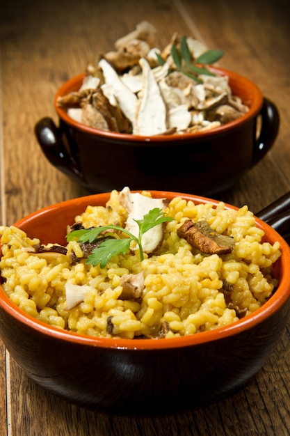 Risotto mit Safran und Pilzen