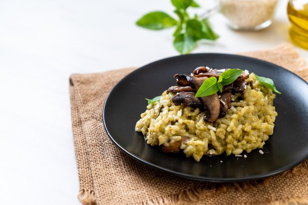 Risotto De Setas Con Pesto Y Queso