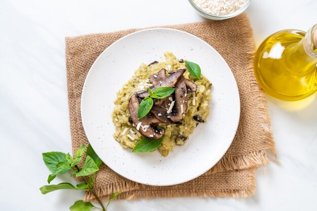 Risotto De Setas Con Pesto Y Queso