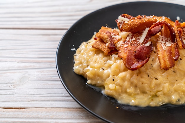 Risotto con tocino crujiente