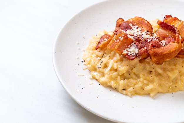 Risotto con tocino crujiente