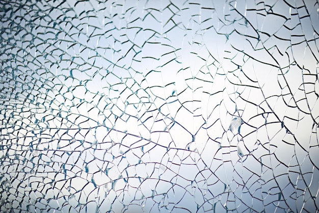 Risse an der Glasstruktur, gebrochenes Glas, durchsichtiges Glas