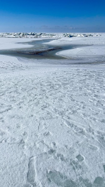 Risse und Tauwetter im Wintermeer