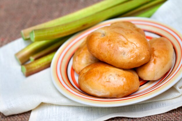 Rissóis doces com ruibarbo