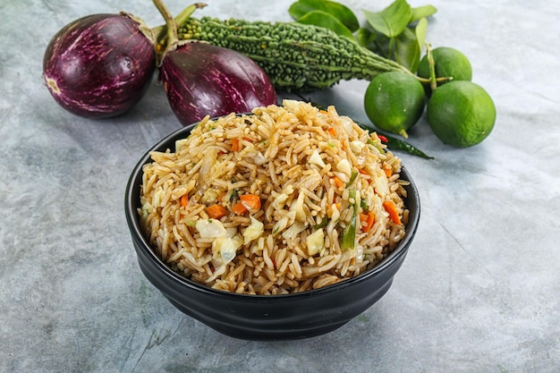 Riste gebratenen Reis mit Gemüse