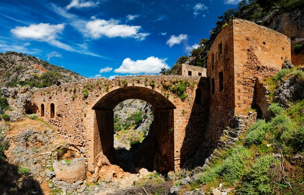 Riuns do mosteiro de Katholiko, região de Chania na ilha de Creta, Grécia