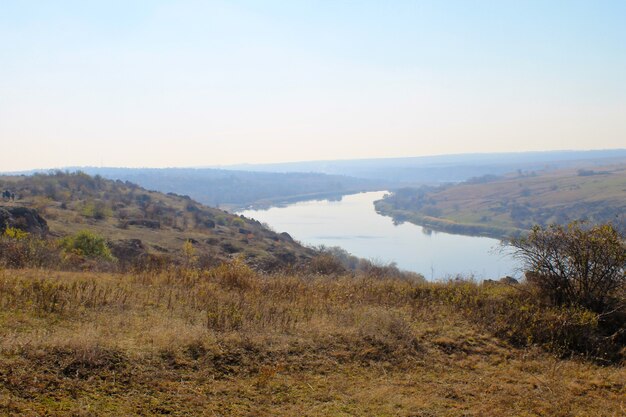 River Southern Bug in der Ukraine im Herbst