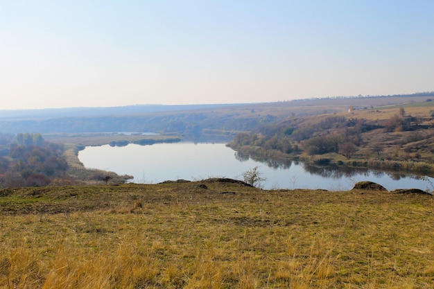 River Southern Bug in der Ukraine im Herbst