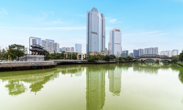 Riverside Park e arranha-céus em Guangzhou, China