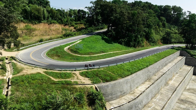 ROAD No1081 de la ubicación de la curva de Ushape para registrarse y tomar fotos de los turistas en la provincia de Nan, TailandiaxA