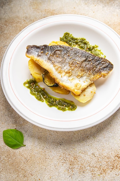 robalo grelha peixe frito frutos do mar refeição comida lanche na mesa cópia espaço fundo de comida