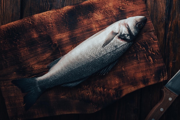 Robalo na tábua de corte