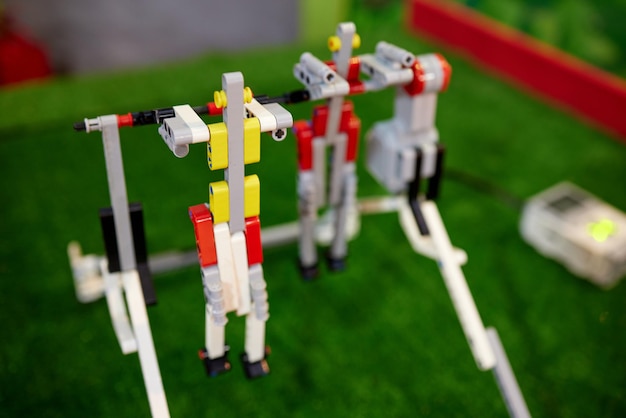Robot, robot humanoide programable autónomo. controlado por radio. de cerca