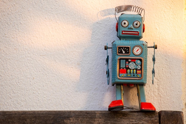Robot vintage de juguete de estaño