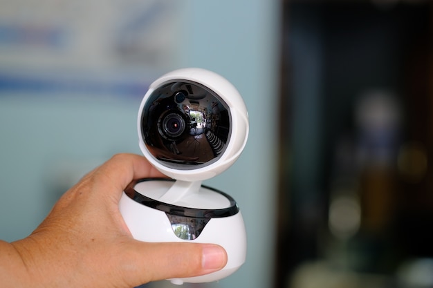 Roboter cctv Infrarot-Wifi-Kamera in der Hand für die Sicherheit zu Hause