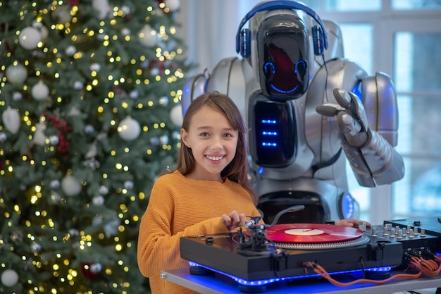 Roboter hört Musik, die neben dem DJ-Tisch steht