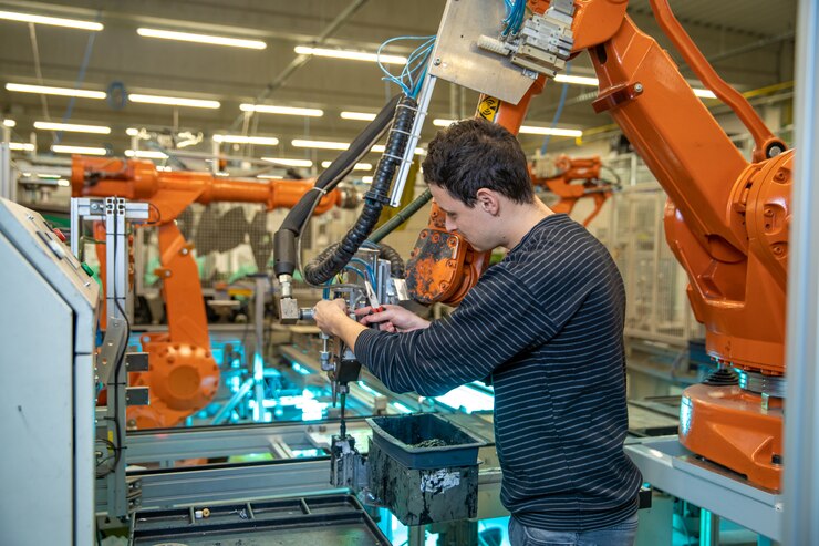 Foto robotización de la industria moderna en la fábrica. introducción de nuevos brazos robóticos para reemplazar los recursos humanos.